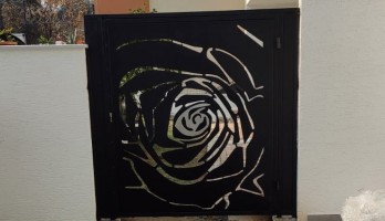 Gül Desenli Lazer Kesim Ferforje Kapı