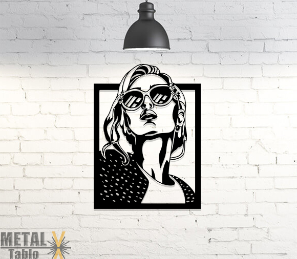 Gözlüklü Havalı Kadın Lazer Kesim Metal Tablo
